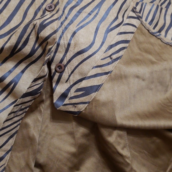 NWT Washable Suede Animal print top (Ladies Small) - Picture 6 of 12